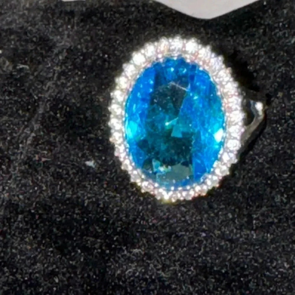 Striking oval 9 carat ocean blue topaz with a cz halo Sterling silver size 7 - Picture 9 of 14